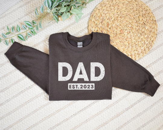 Personalized Fathers Day Dad est Sweatshirt, Gift for Dad, Custom Fathers Day Sweatshirt, Vintage Daddy Sweatshirt